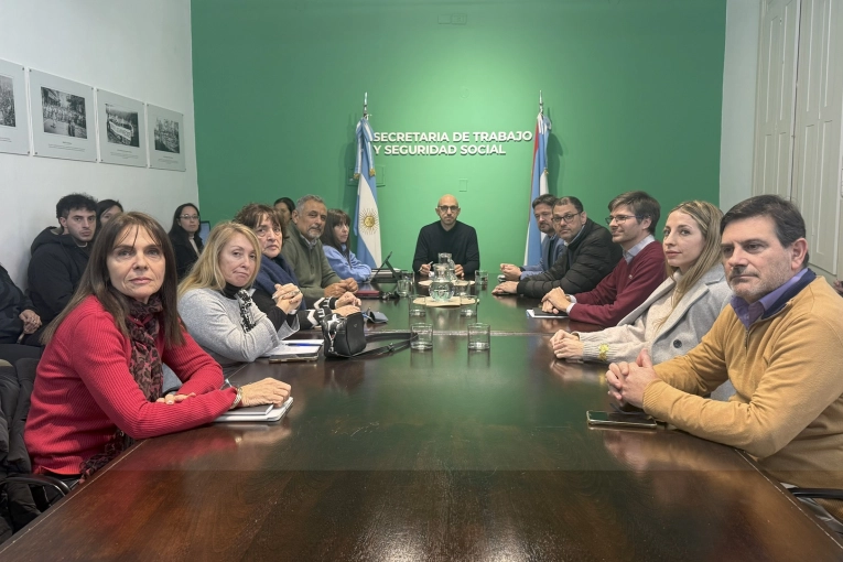 El gobierno presentó una propuesta salarial a los gremios estatales y la paritaria pasó a cuarto intermedio