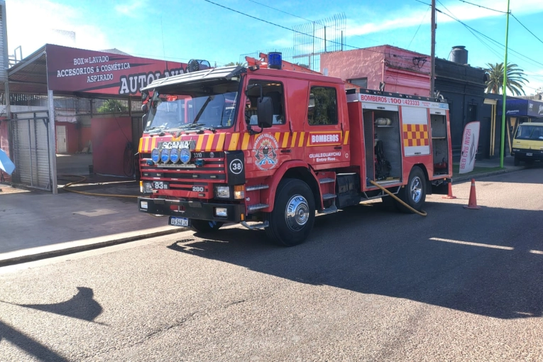 Se produjo un incendio en un lavadero de autos