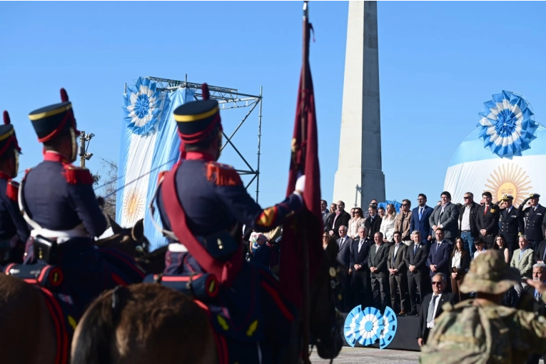 Gualeguaychú celebra el 9 de Julio con desfile cívico-militar y dos exhibiciones de la Brigada Blanca