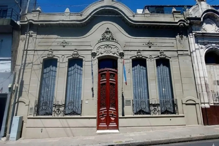 Los gremios estatales y el gobierno vuelven a paritarias este martes