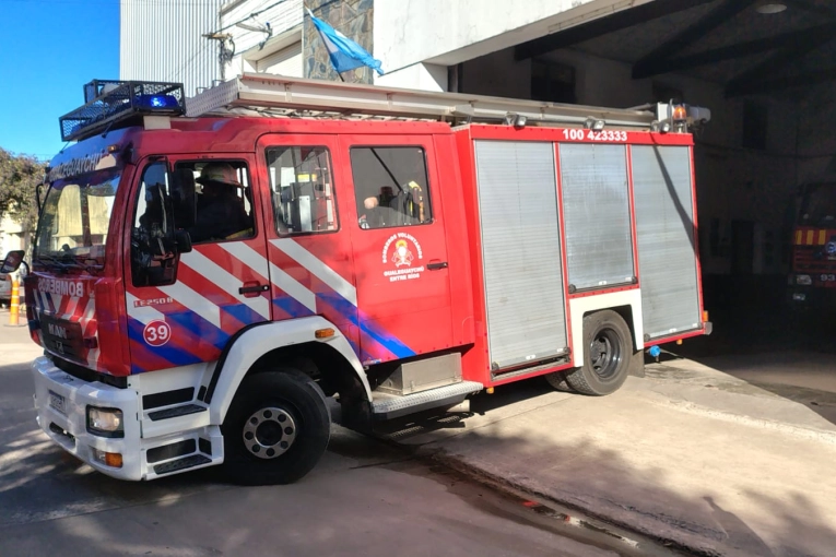 Se incendió un auto en pleno centro