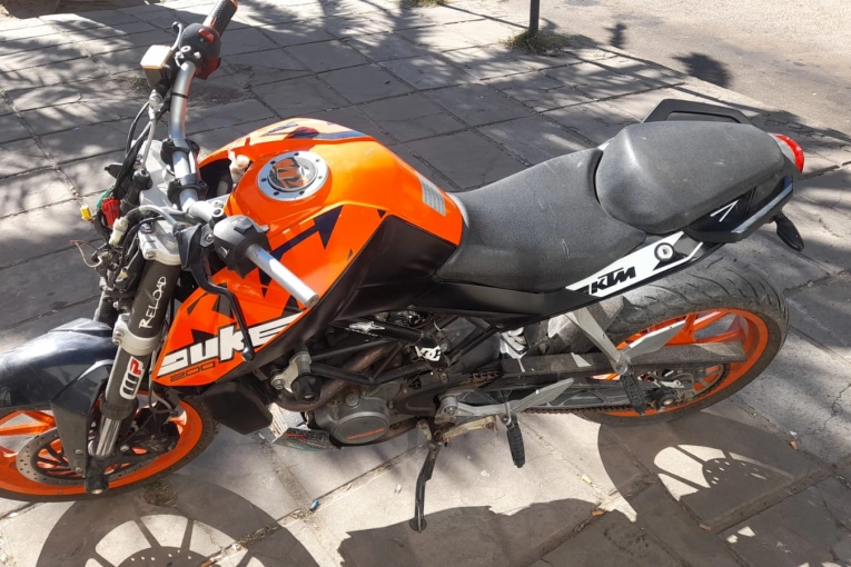 Recuperaron moto robada: ya no tenía faro ni patente