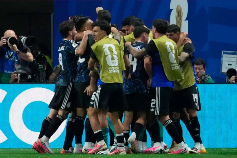 En histórica remontada, Argentina venció a Inglaterra y juega la final contra España