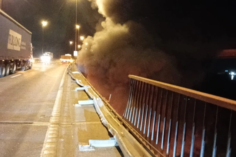 Por un siniestro vial está cortado el tránsito en el Puente Urquiza del complejo Zarate-Brazo Largo