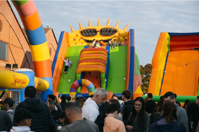 Gualeguaychú recibe a los nuevos turistas con espectáculos infantiles, ferias y actividades familiares