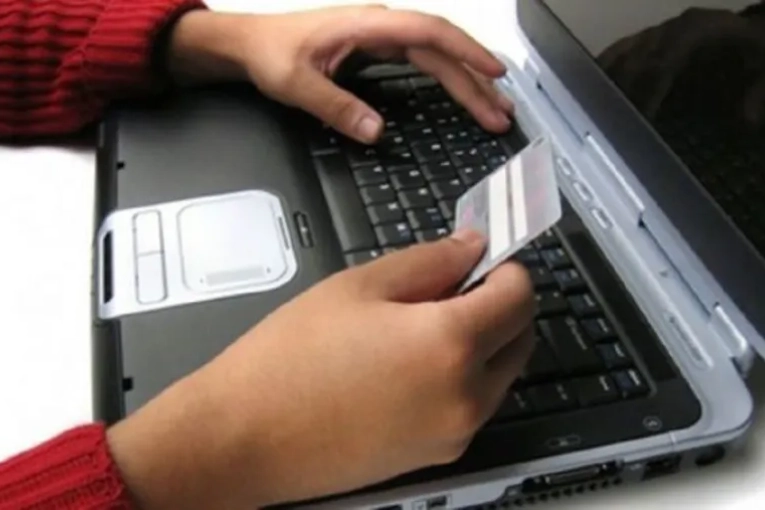 Alerta en Gualeguaychú: Estafadores se hacen pasar por contadores para robar datos
