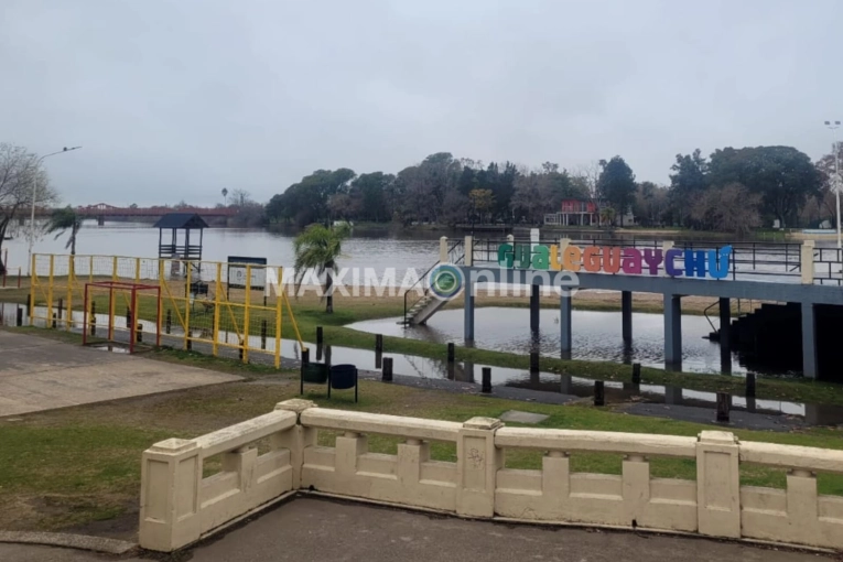 Crecida del río Gualeguaychú por los fuertes vientos