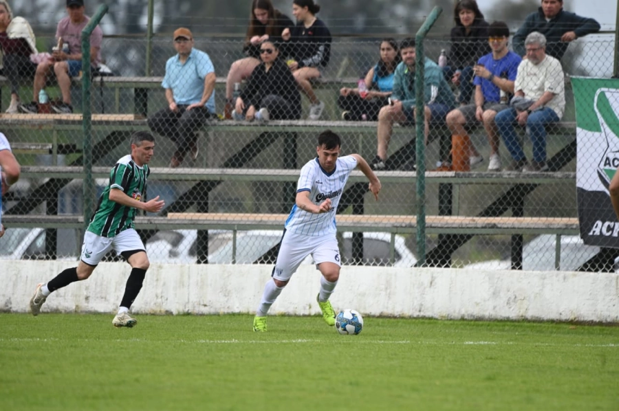 Patricio Pizarro fue la figura del partido. Foto: Mauricio R&iacute;os