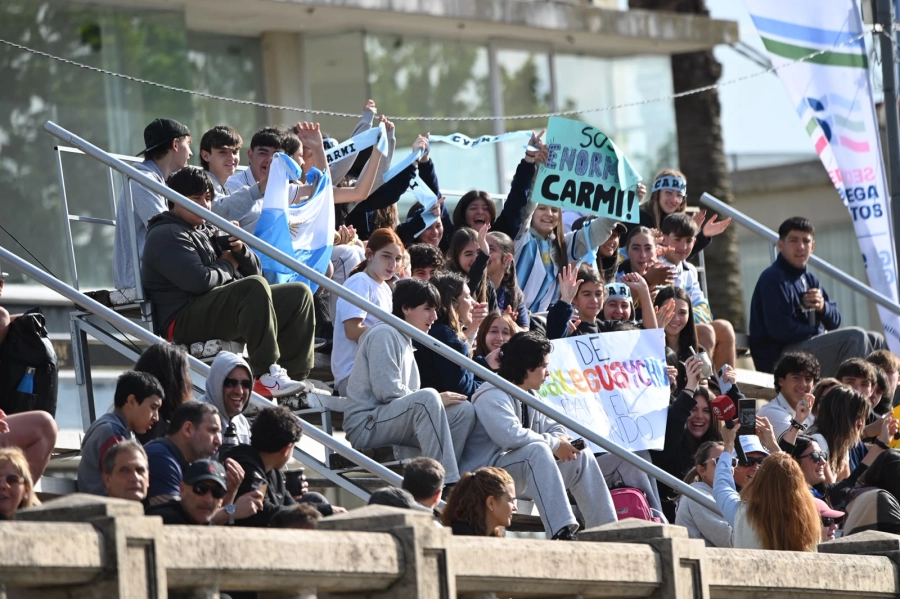 Carmina tuvo hinchada propia. Foto: Mauricio R&iacute;os