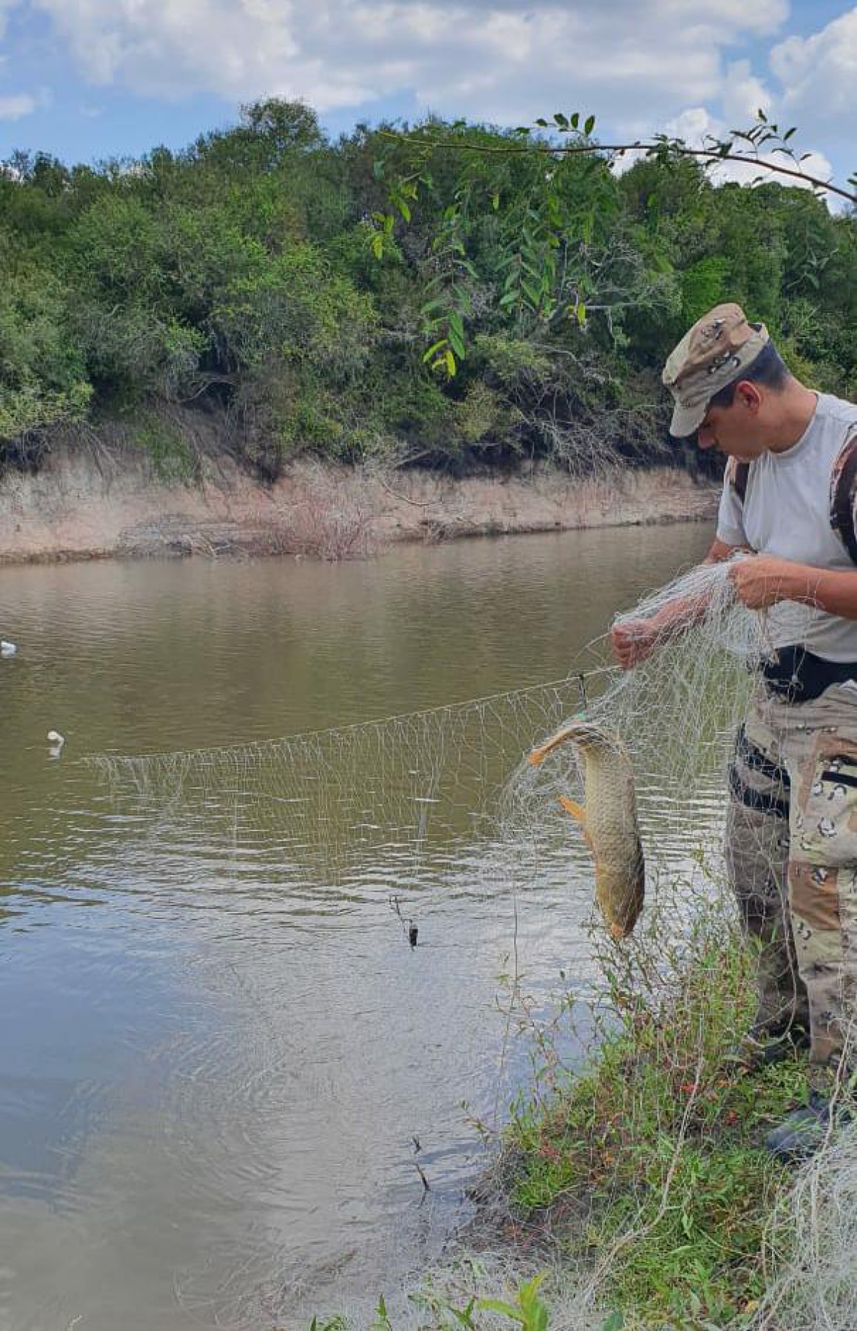 Secuestran redes de pesca que cortaban el río Gualeguaychú